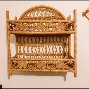 RATTAN/WICKER SHELF